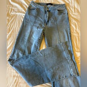 Brand: rock ‘n’ roll denim light wash bootcut/flare fits nicely everywhere.